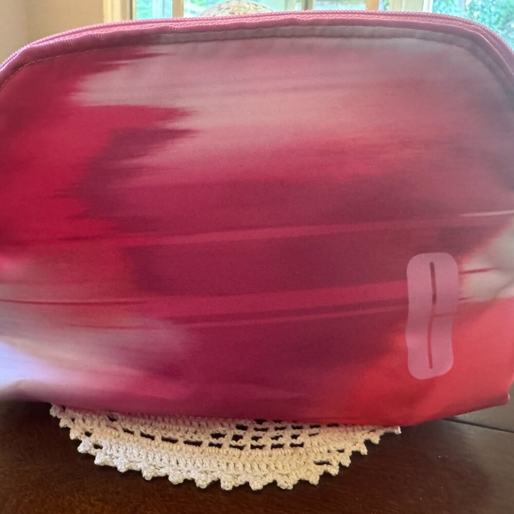 Clinique Take the Day Off & Bag - Picture 7 of 7